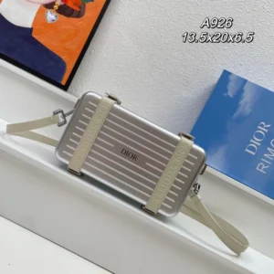 디올 X 리모와 퍼스널 클러치 크로스