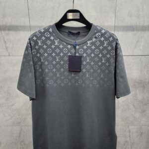 루이비통 23FW 로고 그라데이션 반팔 티셔츠