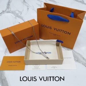 루이비통 LV 휘슬 목걸이