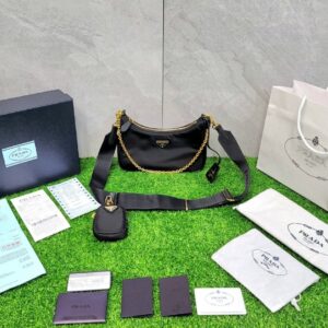 프라다 리에디션 2005 리나일론 백
