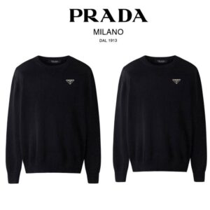 프라다 트라이앵글 플레이트 커플울니트