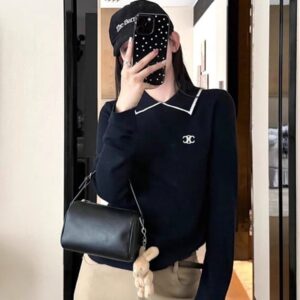 셀린느 카라 라인 배색니트