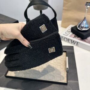 미우미우 금속패치 포인트 뽀글이  장갑