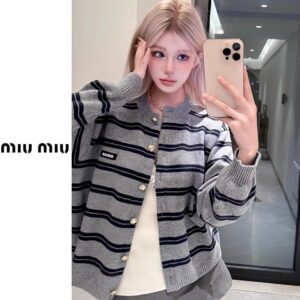 미우미우  그레이 스트라이프 가디건