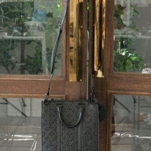 루이비통 앙프렝뜨 삭플라 크로스백