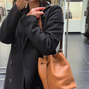 미우미우 [M*IU MIU] 수입프리미엄급 미*우미우 가죽 버킷 백
