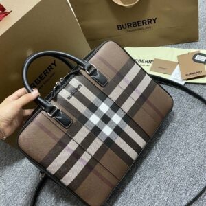 버버리 26SS 체크 블랙 서류 가방