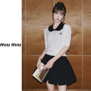 미우미우 배색 프릴카라 니트
