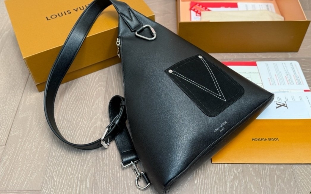 루이비통 M27060 델타 (Delta) 슬링백 ㅡ해외버젼